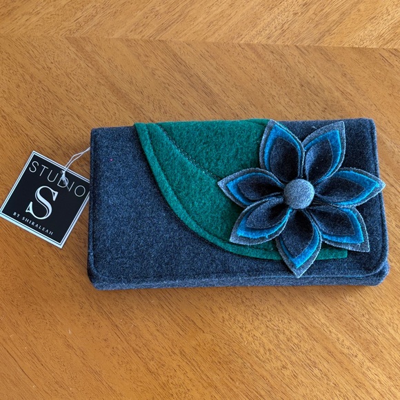 Shiraleah Handbags - NWT Shiraleah Grey Wool Felt Clutch-Green & Blue Floral Applique,  Blue Lining